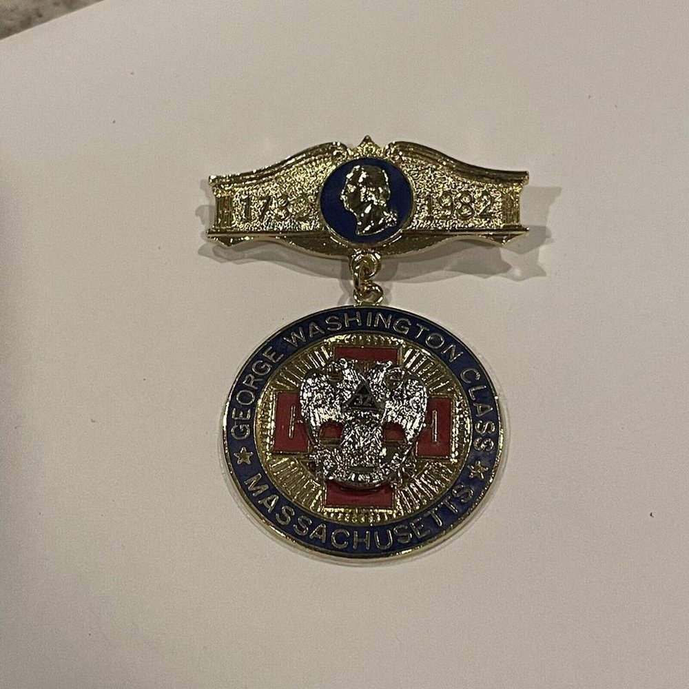 Collectible 1732 1982 George Washington Class 32 Massachusetts Brooch Pin Metal